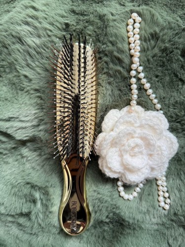 Scalp brush Borovsky gold Szczotka do pielęgnacji włosów i skóry głowy złota.jpg